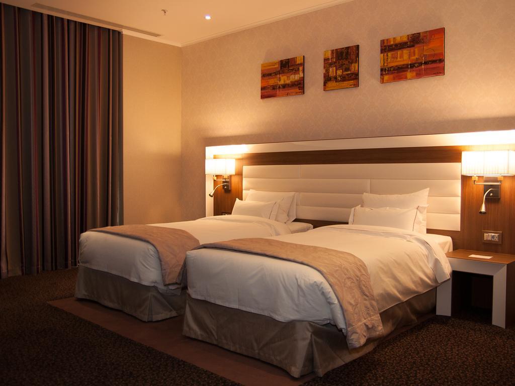 Premier Palace Spa Hotel Bucharest Exterior photo A room at the hotel