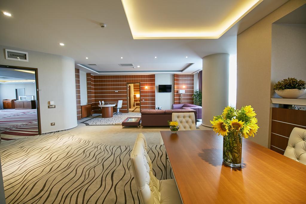 Premier Palace Spa Hotel Bucharest Exterior photo A suite at the hotel